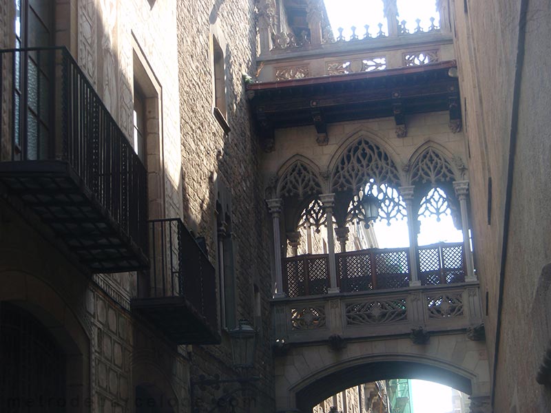 Barcelona barrio gotico metro